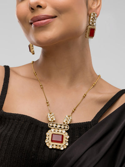 Dheu Golden Pendant Necklace Set