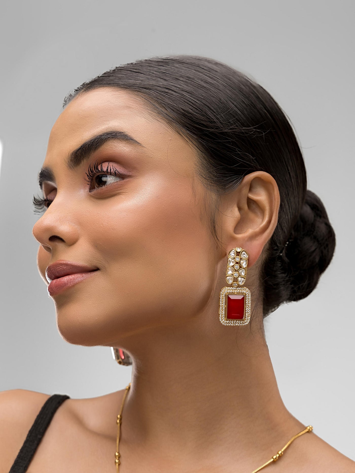 Dheu Golden Pendant Necklace Set