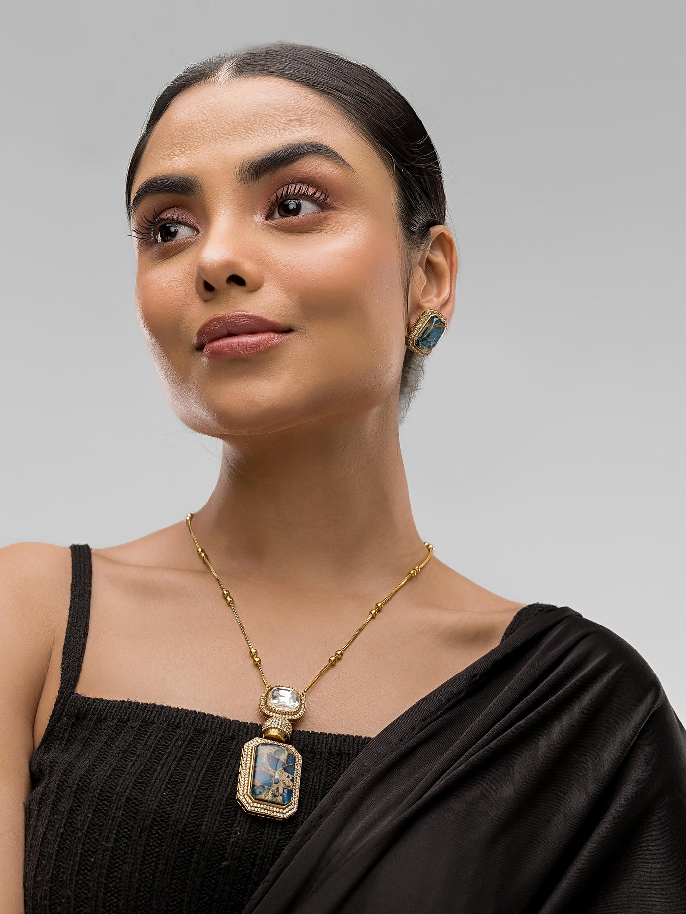 Dheu Golden Pendant Necklace Set