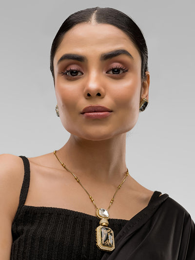 Dheu Golden Pendant Necklace Set
