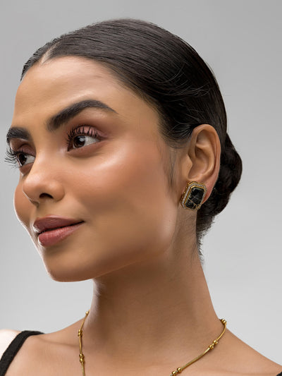 Dheu Golden Pendant Necklace Set