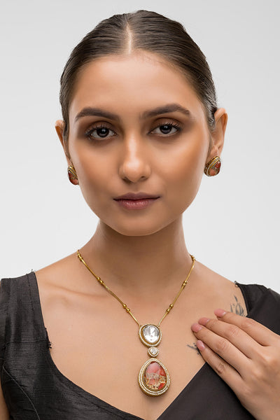 Dheu Golden Pendant Necklace Set