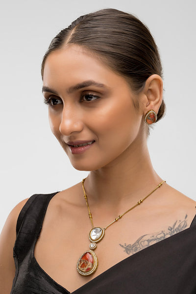 Dheu Golden Pendant Necklace Set
