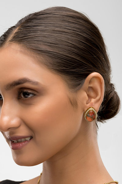 Dheu Golden Pendant Necklace Set