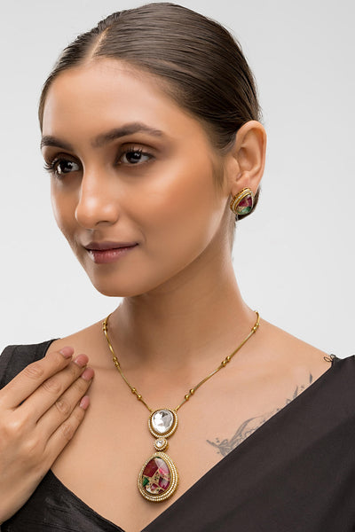 Dheu Golden Pendant Necklace Set