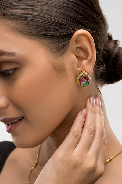 Dheu Golden Pendant Necklace Set