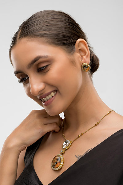 Dheu Golden Pendant Necklace Set