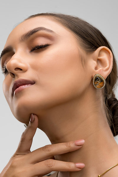 Dheu Golden Pendant Necklace Set