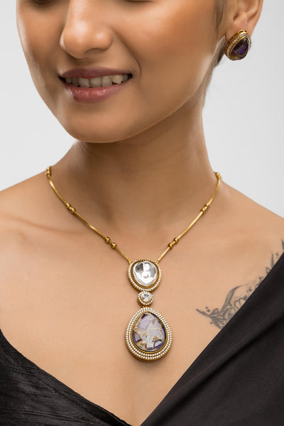 Dheu Golden Pendant Necklace Set
