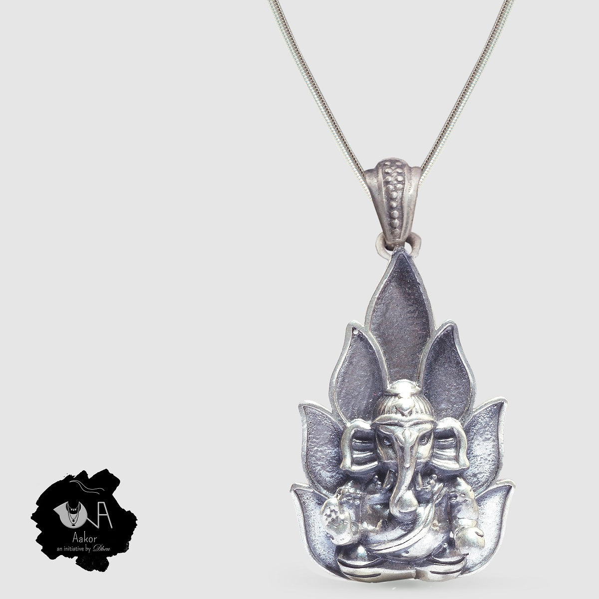 Pure Silver Oxidized Ganapati Pendant - Boutique Dheu